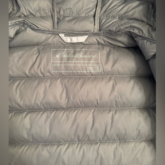 Eddie Bauer Packable Silver Puffer Jacket - Size Small - Picture 9 of 12